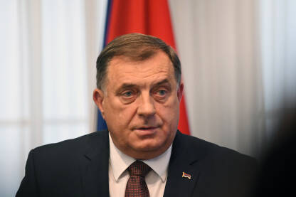Milorad Dodik bosanskohercegovački je političar srpske nacionalnosti. Trenutni je srpski član Predsjedništva Bosne i Hercegovine.