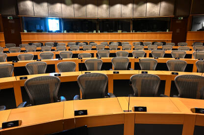 Bruxelles, Belgija: konferencijska sala u EU parlamentu. Institucije Europske unije.