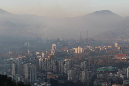 Panorama Zenica sa industrijiskom zonom i lamelom