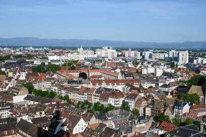 Strasbourg, Francuska: Panoramski pogled na centar grada. Katedrala