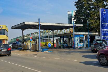 Benzinska pumpa Krajina petrol u Gradisci, u pozadini se vidi i Savski most.