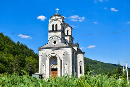 Pravoslavna crkva Vaznesenja Hristovog (2009) u Podgrabu, opština Pale.