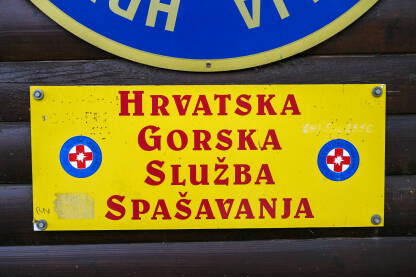 Gorska služba spašavanja, Hrvatska. Tabla sa natpisom GSS Hrvatske.