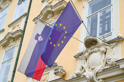 Zastave Slovenije i Evropske unije.
