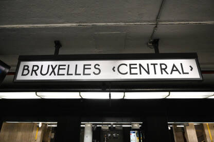 Bruxelles, Belgija, znak na centralnoj željezničkoj stanici.