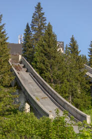 Planina Igman jedna je od tri planine nadomak Sarajeva na kojima su se sportisti iz cijelog svijeta dokazivali na ski skokovima na XIV Olimpijskim igrama. Udaljena je samo 20 kilometara od Sarajeva.