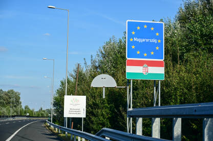 Saobraćajni znak na ulazu u Mađarsku. Granica između Hrvatske i Mađarske. Autocesta.