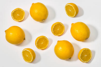 Limun na bijeloj pozadini sa sjenama