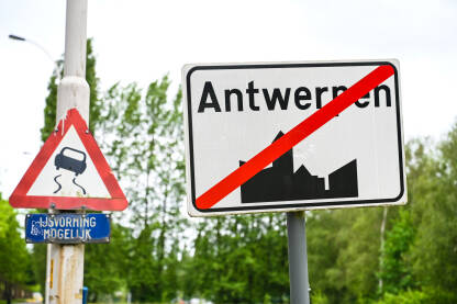 Antwerpen, Belgija, znak na izlazu iz grada.