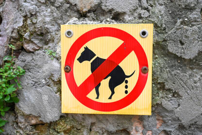 Znak za vlasnike pasa: Zabranjeno obavljanje nužde.