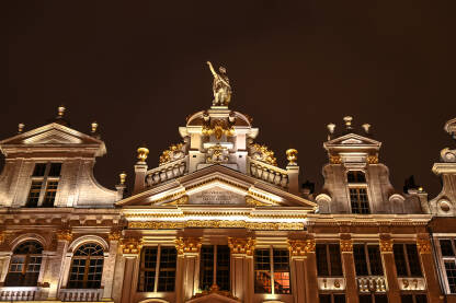 Bruxelles, Belgija: Historijske zgrade u centru grada noću. Grand Place je središnji trg u Bruxellesu.
