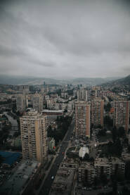 Pejzaž Sarajeva iz Bosmal zgrade
