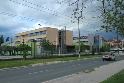 Zgrada gimnazije na Dobrinji, Sarajevo