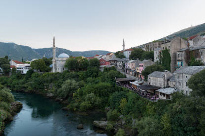 Grad Mostar i rijeka Neretva