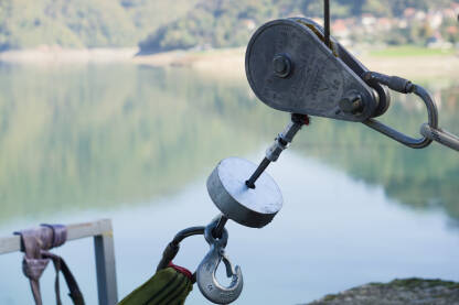 Kolotura ili kolotur je kotač koji služi za prijenos kretanja ili djelovanja sile uz pomoć užeta (remena, sajle) prebačena preko njegova užlijebljena oboda.