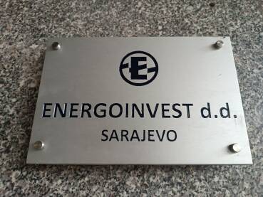 Natpis firme Energoinvest u Sarajevu.