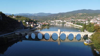 Most Mehmed-paše Sokolovića (Stari most u Višegradu) je most na rijeci Drini.