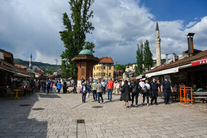Ljudi na Baščaršiji, Sarajevo.
