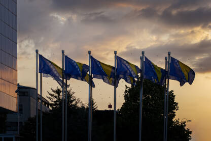 Zalazak sunca i zastave Bosne i Hercegovine