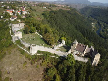 Pogled na dvorac Ostrožac kod Cazina