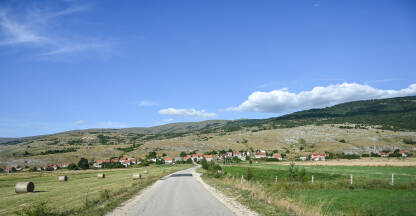 Glamočko polje. Selo Skucani.