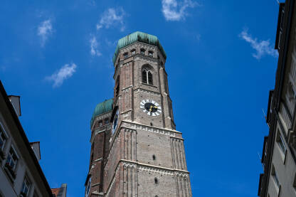 Minhen, Njemačka. Tornjevi crkve Frauenkirche. München, glavni grad njemačke pokrajine Bavarske. Simbol Minhena.