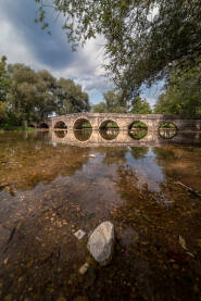 Refleksija rimskog mosta u rijeci Bosni kod Ilidže