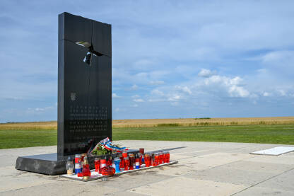 Spomenik u sklopu Memorijalnog centra Ovčara u Vukovaru, Hrvatska. Mjesto gdje su strijeljani branitelji i civili iz logora Ovčara.