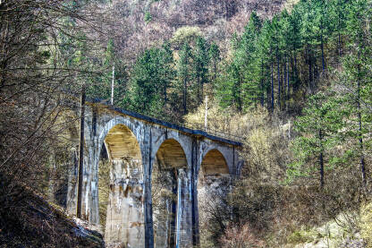 stari željeznički most