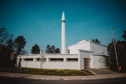 Bijela džamija u Brčkom