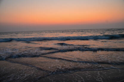 sumrak na plaži u Indiji na Arapskom moru.