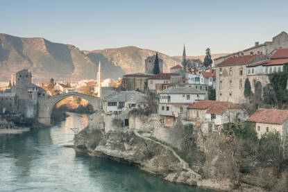 Mostar, panorama Neretva, Stari most