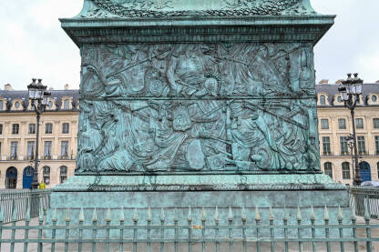 Pariz, Francuska: Stub Vendôme na  trgu. Napoleonov Vendôme stub. Historijski spomenik u centru grada.