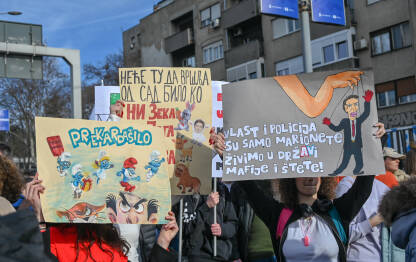 Studenstki protesti u Srbiji Studentske blokade. Studeti blokiraju ulicu u Beogradu. Blokada Autokomande 27.01.2025. Bunt studenata i građana nakon pada nadstrešnice u Novom Sadu.