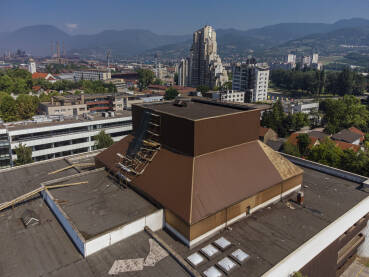U toku je rekonstrukcija krova Bosanskog narodnog pozorišta u Zenici.