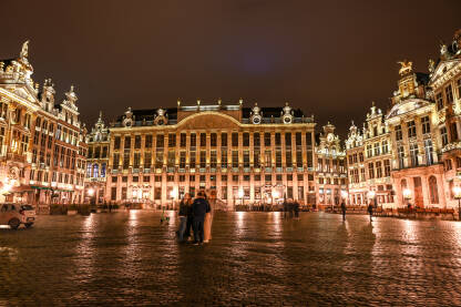 Brisel, Belgija: Zgrade u centru grada noću. Grand Place je centralni trg u Briselu.