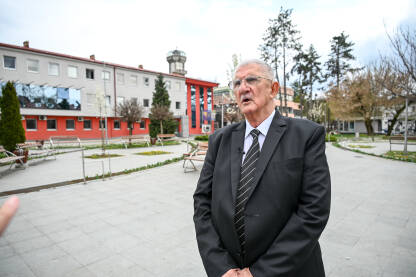 Mehmed Suljić, bosanskohercegovački politički i društveni aktivista romske nacionalnosti iz Lukavca. Bio je član Vijeća nacionalnih manjina Federacije BiH i predsjedavajući Općinskog vijeća Lukavac.