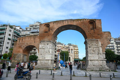 Thessaloniki, Grčka: Historijske zgrade u centru grada. Galerijev luk.