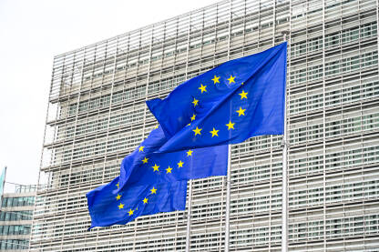 Zastave EU. Sjedište Evropske komisije u Bruxellesu. Institucije Evropske unije. Berlaymont zgrada u Briselu, Belgija.