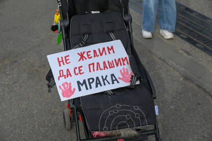 Studenstki protesti u Srbiji Studentske blokade. Natpis "Ne želim da se plašim mraka" na kolicima za bebe.