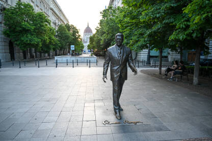 Brončani kip Ronalda Reagana, bivšeg američkog predsjednika. Budimpešta, Mađarska: Statua Ronalda Reagana u parku. Ronald Reagan bio je predsjednik Sjedinjenih Američkih Država. Brončani kip Ronalda Reagana, bivšeg američkog predsjednika