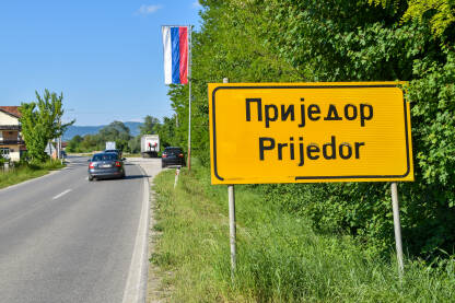 Tabla sa natpisom Prijedor. Republika Srpska, Bosna i Hercegovina.