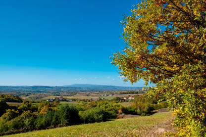Jesenji pejsaž, pogleda sa brda