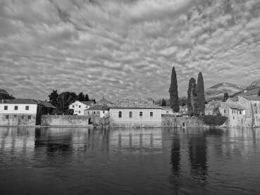 Trebinje, Hercegovina, Trebišnjica i objekti uz nju, odraz na vodi