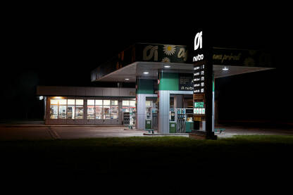Benzinska pumpa Nestro u Kozarskoj Dubici noću !