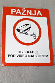 Znak za video nadzor Znak: Objekat je pod video nadzorom.
