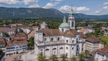 Katedrala Sv. Ursusa u Solothurnu, Švajcarska. Fotografisano dronom