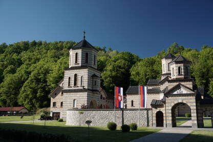 Manastir Osovica kod Srpca je zadužbina Nemanjića iz 13. vijeka. U manastiru se nalazi musko bratstvo sa igumanom Teofilom.