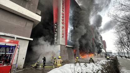 Veliki požar izbio na pijaci Heco u Sarajevu u jednoj od magacinskih prostorija.