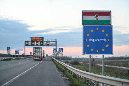 Znak na ulazu u Mađarsku. Granica između Rumunije  i Mađarske.